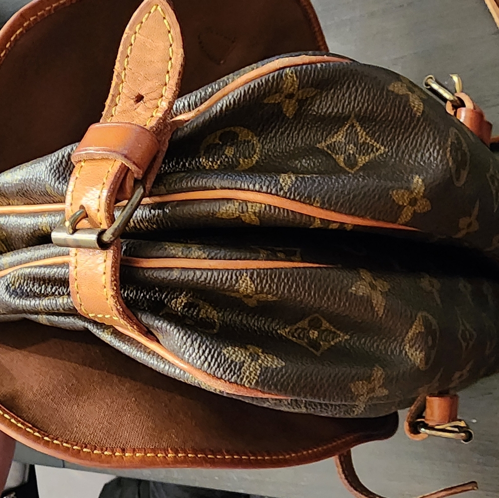 Louis Vuitton Brown Monogram Crossbody Hobo with Tan Vachetta Trim - Picture 4 of 16
